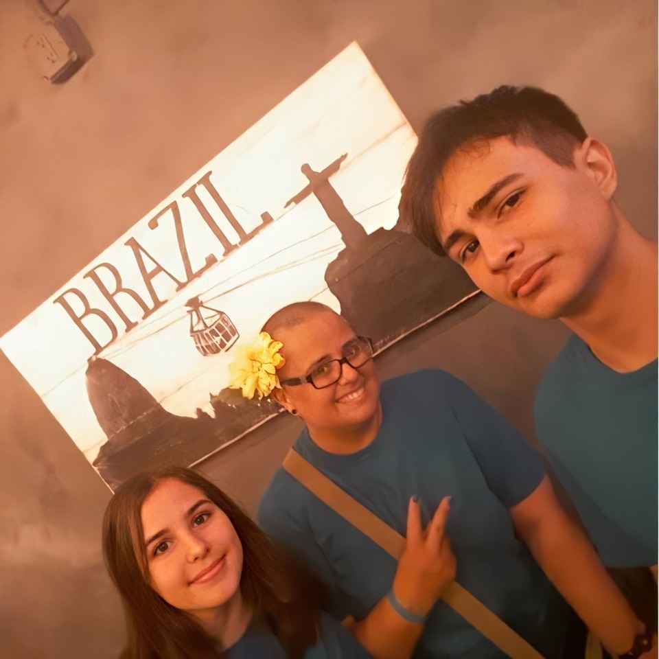 Juliana with her children, Victor and Manuela, at a Scleroderma World Day celebration in 2019. Juliana coordinated 10 groups in Brazil (virtually) for the first time after 11 years of the existence of ABRAPES, the only group in Brazil that spreads awareness and advocates on behalf of patients.