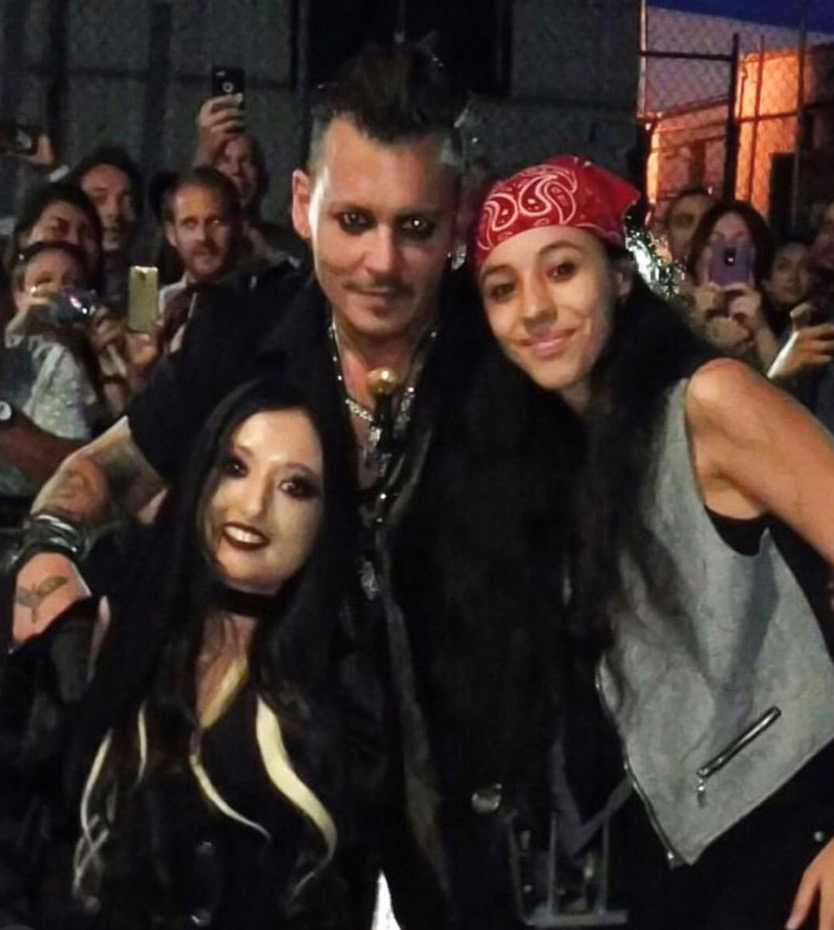 Shirley with her sister alongside Johnny Depp in 2016