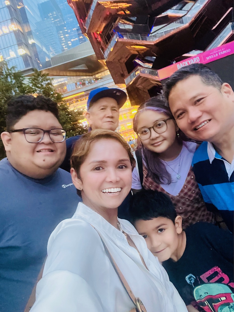 Jojo and her family (Ghaby, Alex, Kiyan, Tatay Mario, and her brother Mon)